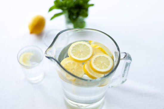 Vitamin C is maintaining your immune system and contributes to the protection of cells from oxidative stress. It unlocks energy, supports brain and nervous system function and has potent antioxidant properties.